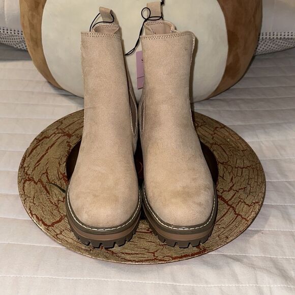 SERRA 8 PUTIAN Ivory Cream Tan Soles Combat Ankle Slip on Boots - Picture 3 of 13